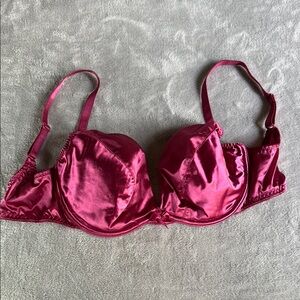 Vintage Victoria's Secret Second Skin Satin Gold Label Bra 76225 34D
